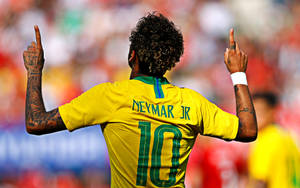 Havalı Neymar Jr Yukarıyı Gösteriyor