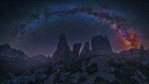 İkonik Dolomit Dağları Karanlık 4k — Koyu 4K Duvar Kağıdı