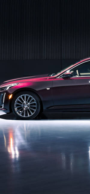 iPhone'dan parlak kırmızı Cadillac duvar kağıdı — iPhone 15 Pro Duvar Kağıdı