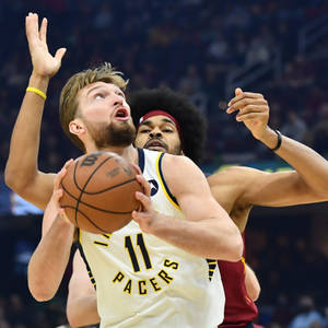 Jarett Allen Tarafından Korunan Domantas Sabonis Duvar Kağıdı — Pixel Watch 3 Duvar Kağıdı
