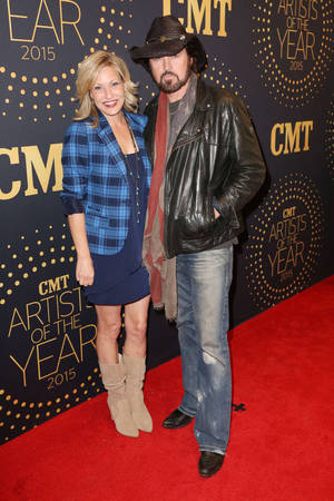 Joey Lauren Adams ve Billy Ray Cyrus — Huawei MatePad 11.5 S (2025) Duvar Kağıdı