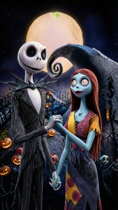 Jack ve Sally, Cadılar Bayramı Kasabası'nda romantik bir şekilde poz veriyor.