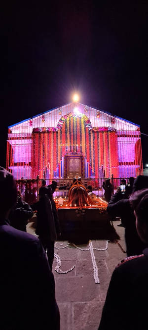 Kedarnath Tapınağı Kaidesi 4K — Galaxy S24 Duvar Kağıdı