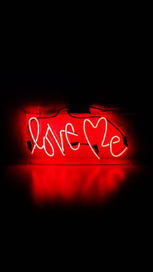 Kırmızı Estetik Neon Love Me — Neon Duvar Kağıdı