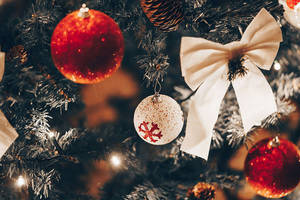 Kırmızı Noel Süsleri
