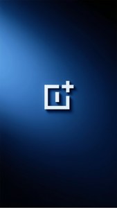 Koyu mavi gradyan üzerinde ortalanmış sade OnePlus logosu.