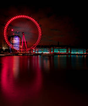 Güzel ışıldayan kırmızı ışıklarıyla London Eye duvar kağıdı. — Galaxy Z Fold 6 Duvar Kağıdı