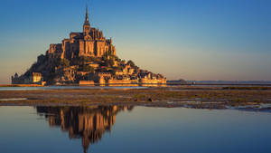 Mont Saint Michel açık gökyüzü duvar kağıdı