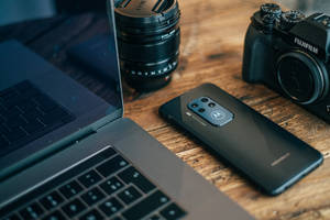 Motorola ve MacBook — Samsung Galaxy S20 Duvar Kağıdı
