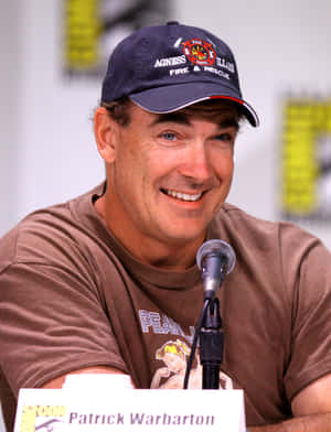 Patrick Warburton'ın Portresi, Ünlü Oyuncu ve Ses Sanatçısı — Galaxy Z Fold 8 Duvar Kağıdı
