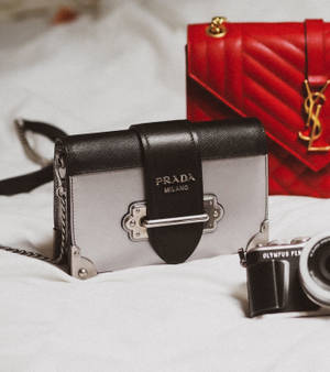 Prada ve YSL Çantaları duvar kağıdı — Nubia Flip Duvar Kağıdı