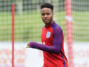 Raheem Sterling Antrenmanda — Mor Duvar Kağıdı