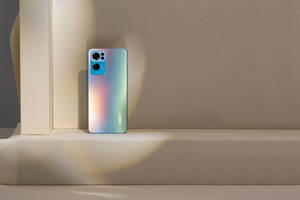 Gölgelere Karşı Renkli Oppo Akıllı Telefon