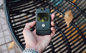 Siyah Flip Motorola — Galaxy Z Flip 7 Duvar Kağıdı