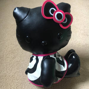Siyah Hello Kitty Cadılar Bayramı Oyuncağı duvar kağıdı — Hello Kitty Cadılar Bayramı Duvar Kağıdı