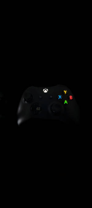 Siyah Xbox Kumandası 8K Telefon — Pixel 10 Duvar Kağıdı