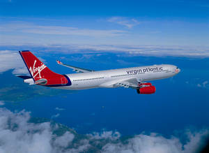 Virgin Atlantic Uçağının Yükselişi — Mavi Gökyüzü Duvar Kağıdı