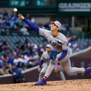 Walker Buehler Top Atıyor — 1:1 Duvar Kağıdı