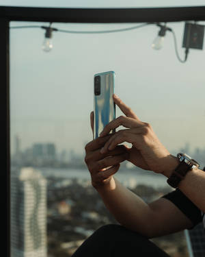 Xiaomi Akıllı Telefonlu Adam — Huawei Duvar Kağıdı