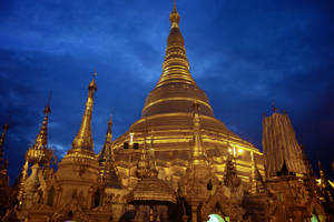 Yangon Shwedagon Gün Batımı Duvar Kağıdı — Alacakaranlık Duvar Kağıdı